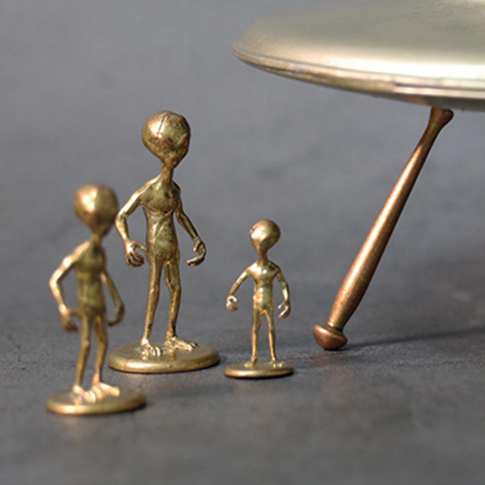 Alien Figurine Nordic Alloy Collection Art Sculpture for Home Entrance Table 3cm